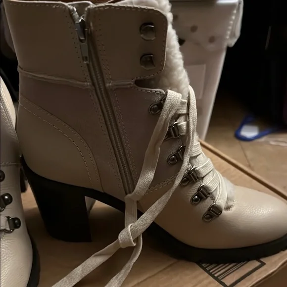 FRYE AND CO Cream Lace Up Boots with Chunky Heel - Picture 7 of 8